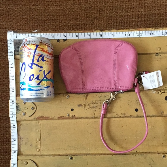 NWT COACH BRAND 100% LEATHER PINK ROSEBERRY PATENT LEATHER WRISTLET BAG WALLET - Picture 2 of 7